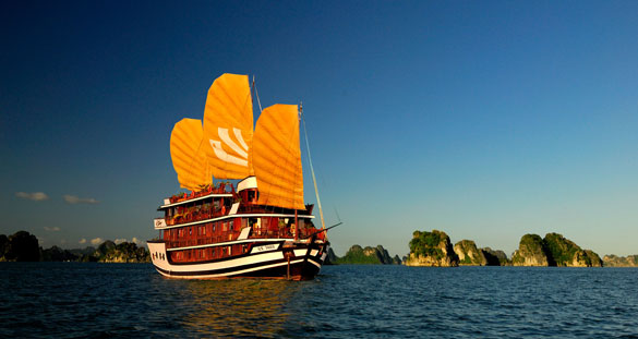 du lich ha long tren du thuyen Bhaya Classic
